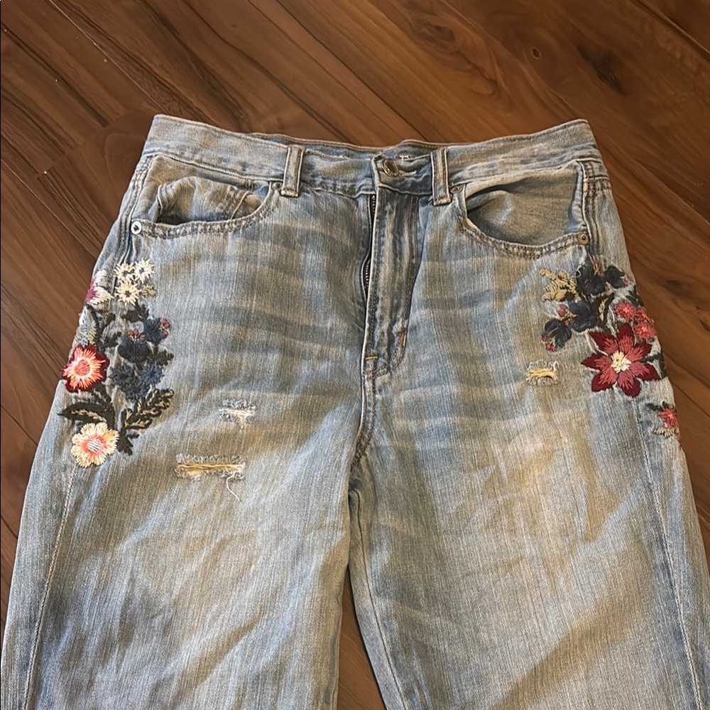 Floral Embroidered Women's Mom Jeans